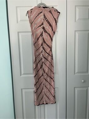Sleeveless Maxi Dress in Dusty Pink with Brown Chevron Print